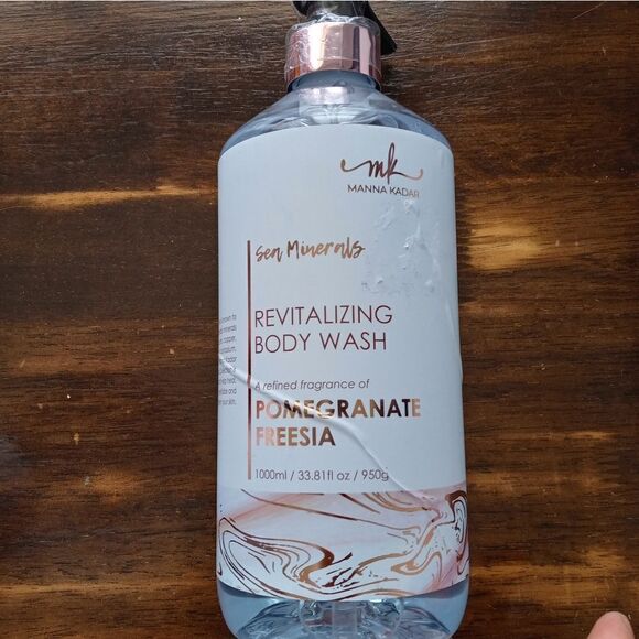 Sea Minerals Body Wash - Pomegranate Freesia - Picture 3 of 5